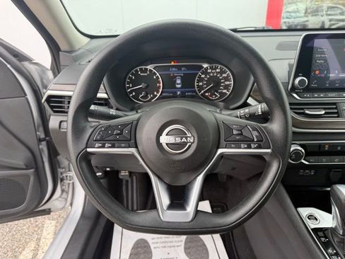 Used 2024 Nissan Altima 2.5 SV image 18