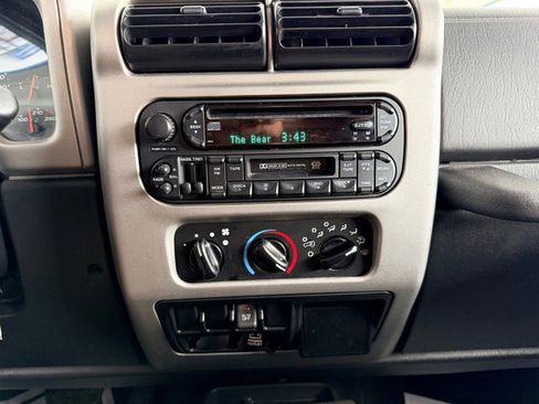 Used 2005 Jeep Wrangler Unlimited image 21