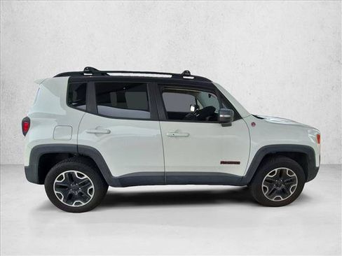 Used 2017 Jeep Renegade Trailhawk AWD/4WD image 4