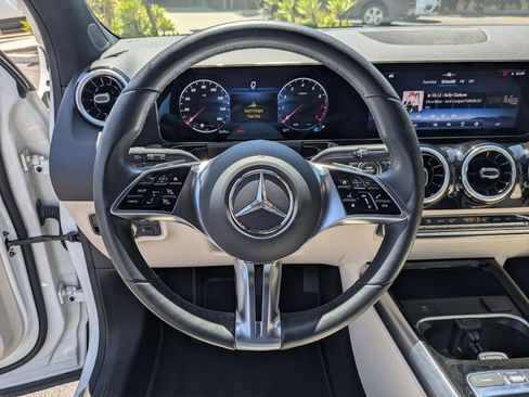 Used 2025 Mercedes-Benz GLA 250 4MATIC image 18