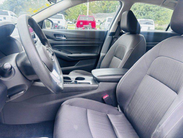 Used 2025 Nissan Altima 2.5 SV FWD image 7