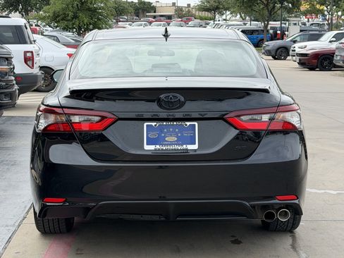 Used 2023 Toyota Camry SE FWD image 5