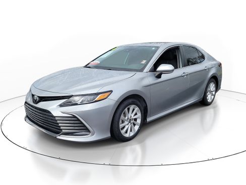 Certified 2024 Toyota Camry LE image 3