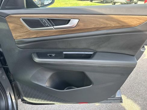 Used 2025 Volkswagen Atlas SE image 13