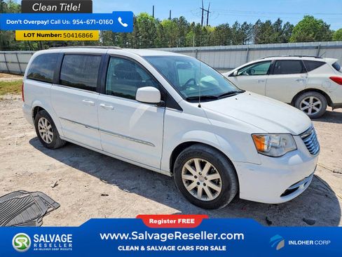 Used 2015 Chrysler Town & Country Touring image 5