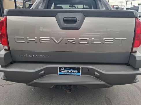 Used 2002 Chevrolet Avalanche 2500 w/ Convenience Pkg AWD/4WD image 4