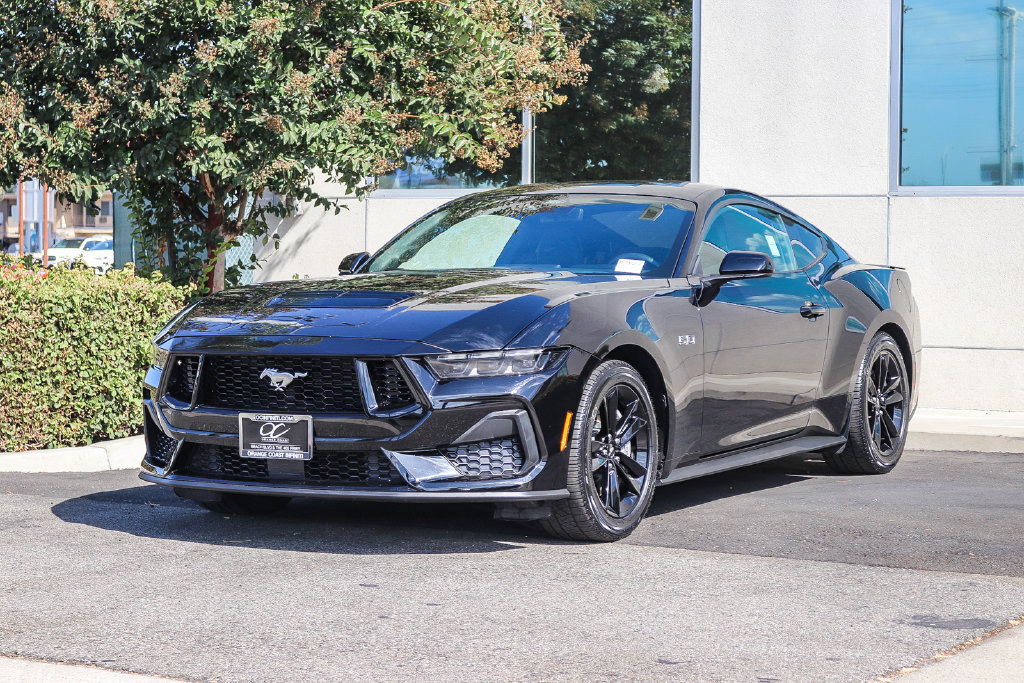 Used 2025 Ford Mustang GT RWD image 3