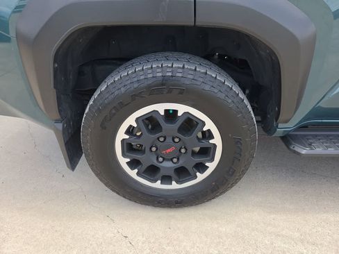 Used 2025 Toyota 4Runner TRD Off-Road Premium AWD/4WD image 16