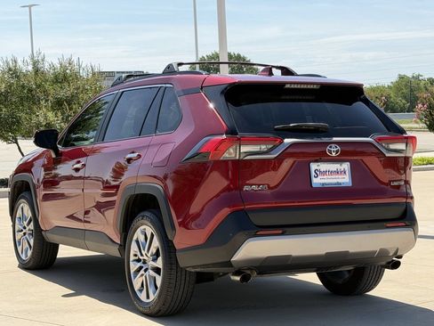 Used 2022 Toyota RAV4 Limited FWD image 4