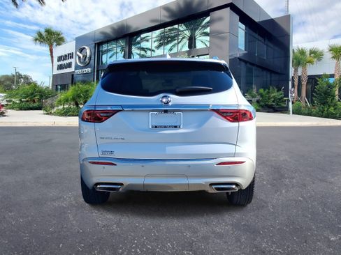 Used 2024 Buick Enclave Essence w/ Experience Buick Package FWD image 4