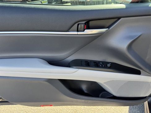 Used 2022 Toyota Camry SE image 15