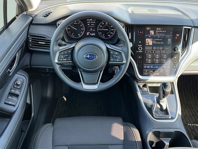 Used 2025 Subaru Outback Premium AWD/4WD image 12