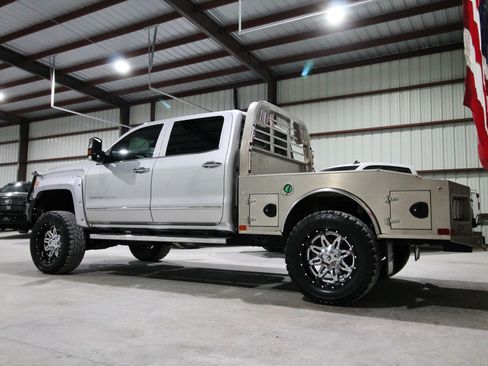 Used 2018 GMC Sierra 2500 Denali w/ Duramax Plus Package AWD/4WD image 7