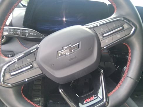 Used 2025 Chevrolet Blazer EV RS RWD image 8
