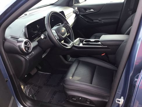 Used 2025 Chevrolet Equinox LT w/ Convenience Package II AWD/4WD image 9