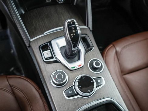 Used 2022 Alfa Romeo Stelvio Ti AWD/4WD image 18