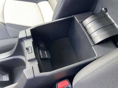 Used 2025 Toyota Corolla Cross LE FWD image 28