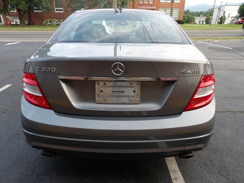 Used 2011 Mercedes-Benz C 300 4MATIC Sedan image 4