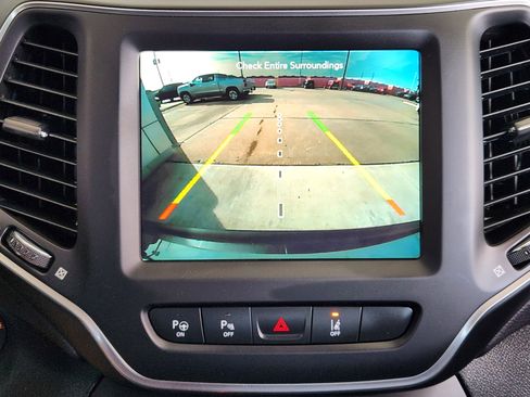 Used 2023 Jeep Cherokee Altitude Lux image 19