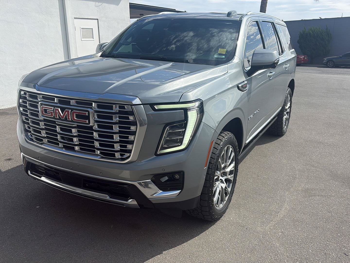 Used 2025 GMC Yukon Denali w/ Denali Reserve Package AWD/4WD image 8