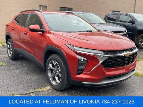 Used 2024 Chevrolet Trax LT w/ Driver Confidence Package FWD image 4