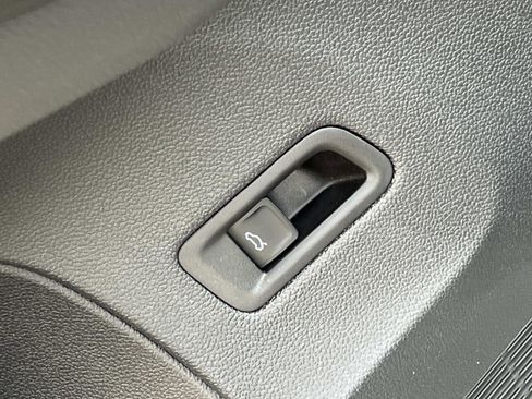 New 2026 Volkswagen Atlas SE image 17