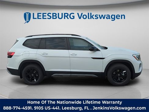 New 2026 Volkswagen Atlas Peak Edition image 3