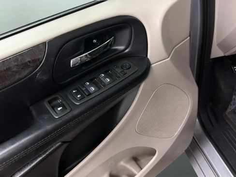 Used 2014 Dodge Grand Caravan SXT FWD image 15