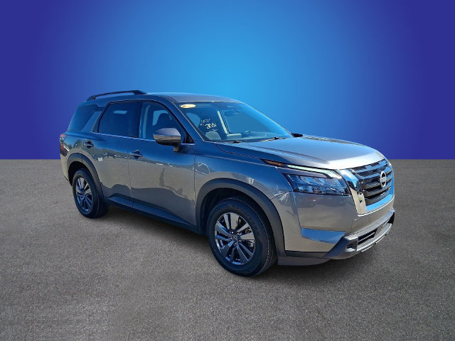 Used 2025 Nissan Pathfinder SV FWD image 3