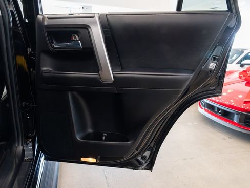 Used 2022 Toyota 4Runner Limited AWD/4WD image 23