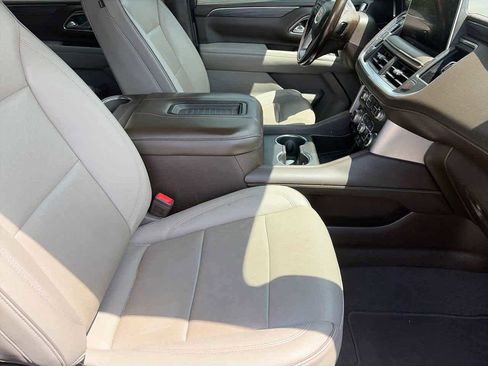 Used 2023 GMC Yukon XL SLT w/ SLT Premium Package AWD/4WD image 9