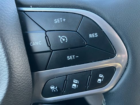 Used 2024 Chrysler Pacifica Touring-L image 18