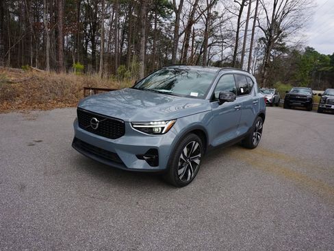 Used 2023 Volvo XC40 B4 Ultimate w/ Climate Package image 24