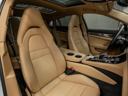 Used 2023 Porsche Panamera image 28