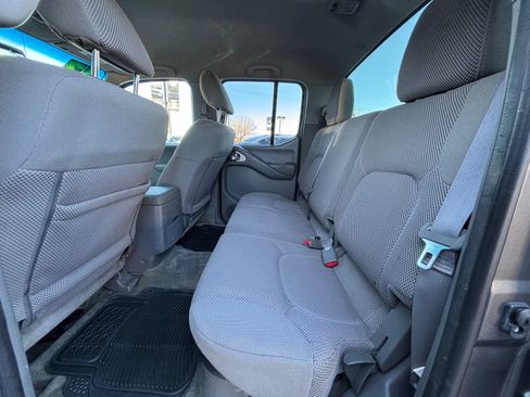Used 2017 Nissan Frontier SV w/ SV Value Truck Package AWD/4WD image 17
