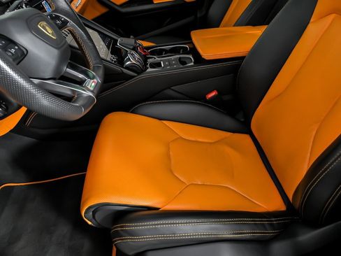Used 2022 Lamborghini Urus AWD/4WD image 22