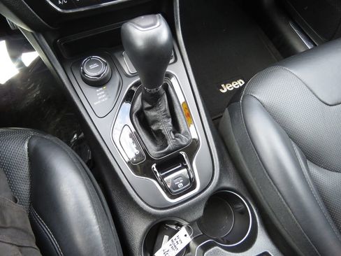 Used 2019 Jeep Cherokee Limited AWD/4WD image 24