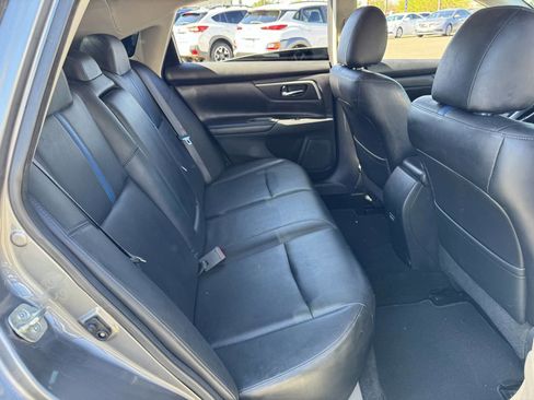 Used 2018 Nissan Altima 2.5 SR w/ SR Midnight Edition image 16