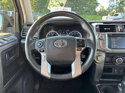 Used 2017 Toyota 4Runner SR5 AWD/4WD image 22