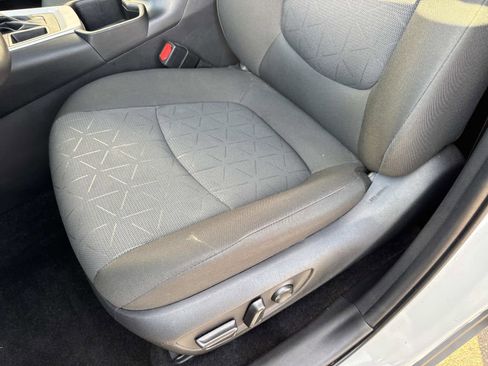 Used 2025 Toyota RAV4 XLE image 33