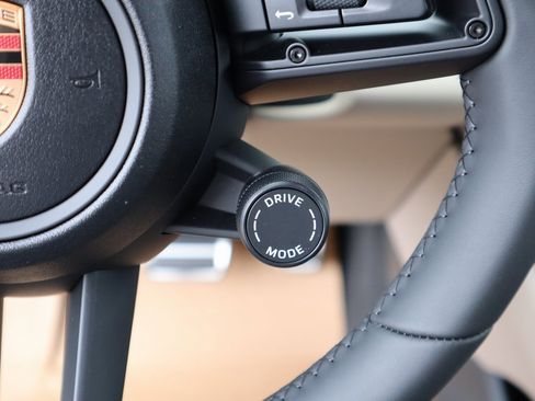 New 2025 Porsche Macan 4S Electric image 33