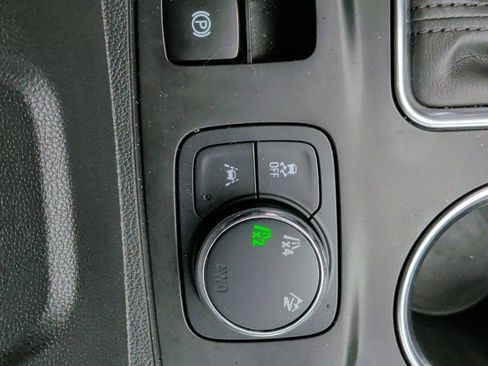 Used 2020 Chevrolet Traverse LT w/ LT Premium Package image 17