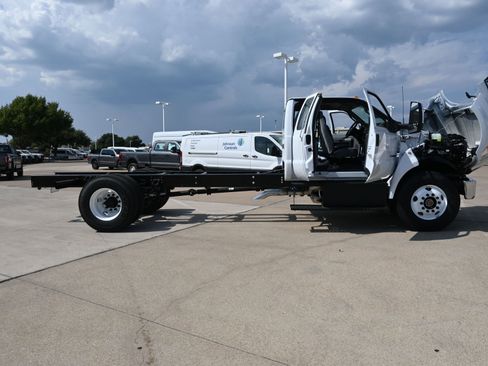 New 2026 Ford F650 2WD SuperCab Super Duty image 49