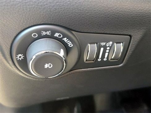 Used 2024 Jeep Compass Limited w/ High Altitude Package image 34