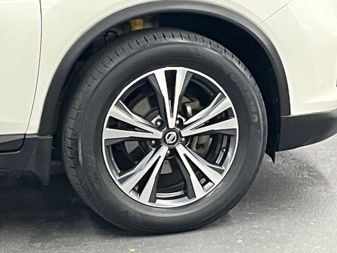 Used 2017 Nissan Rogue SL image 35