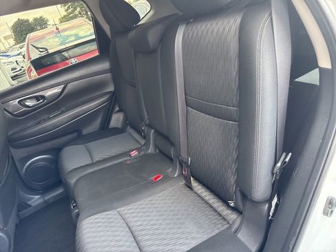 Used 2018 Nissan Rogue S image 9