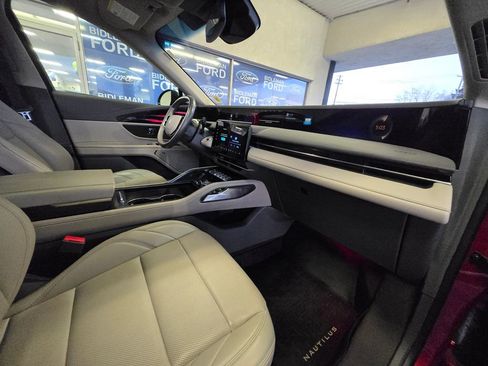 Used 2024 Lincoln Nautilus Premier w/ Equipment Group 102A image 29