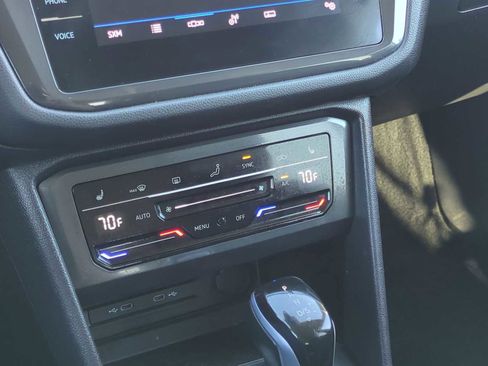 Used 2024 Volkswagen Tiguan SE image 17