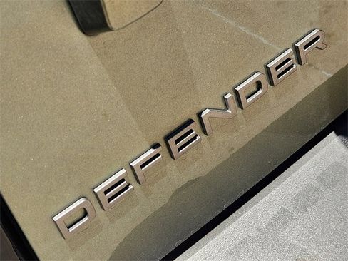 New 2025 Land Rover Defender 130 X-Dynamic SE image 8