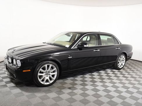 Used 2009 Jaguar XJ8 image 2